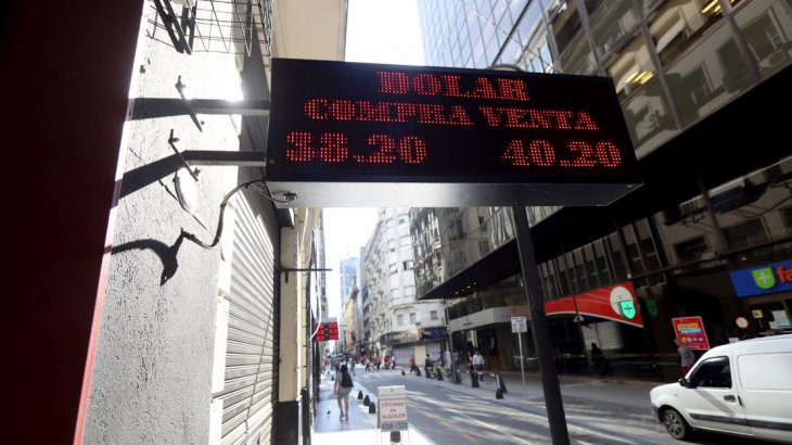 Expectativa por el dólar tras la disparada que lo llevó por encima de los $ 40 Expectativa por el dólar tras la disparada que lo llevó por encima de los $ 40