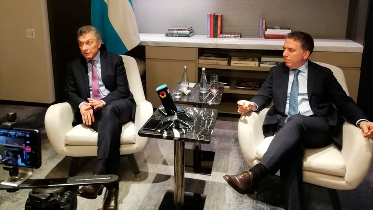 El presidente Mauricio Macri con el ministro Nicolás Dujovne