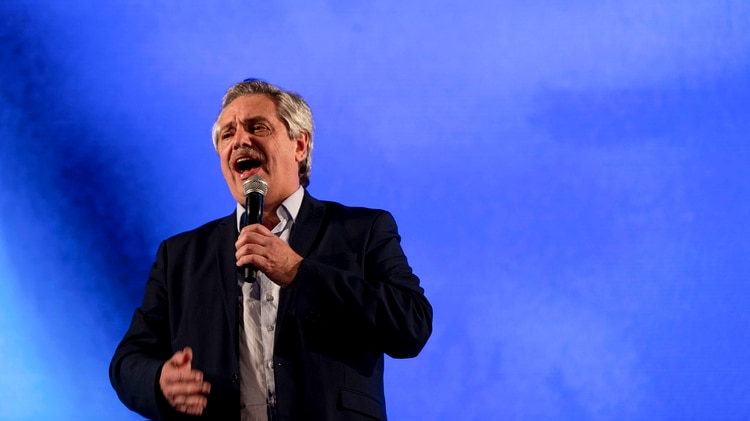 Alberto Fernández, durante su discurso en la sede del Frente de Todos